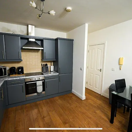 Modern Luxury 2 Bed Apartment, Sleeps 5