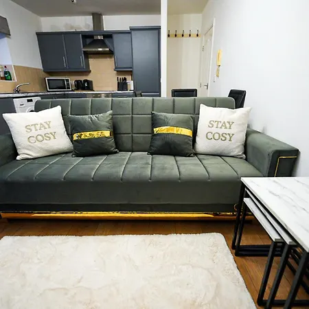 Modern Luxury 2 Bed Apartment, Sleeps 5 Apartman *