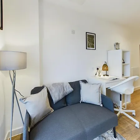 Stylish 1br In Cheltenham Place