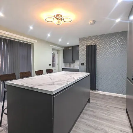 Ferienhaus Charming 3 Bedroom With Garden And Parking *