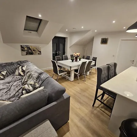 Luxury Penthouse Near Airport And Trafford Centre