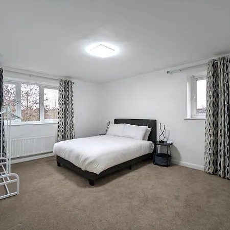 Charming 3 Bedroom With Garden And Parking Ferienhaus Manchester