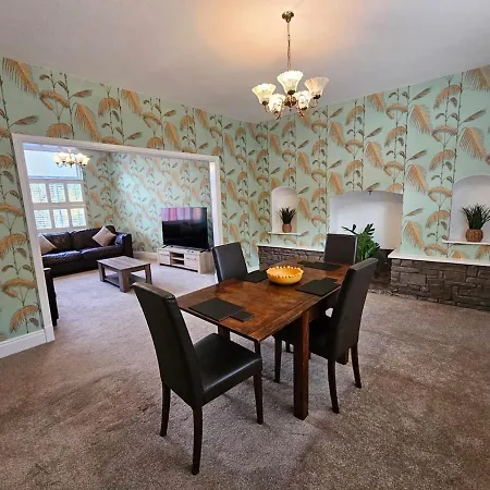 Clayton Hall Homes Holiday home *