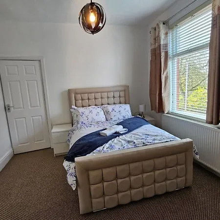 Clayton Hall Homes Holiday home *