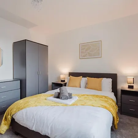 Spacious 3-bed In Didsbury شقة *