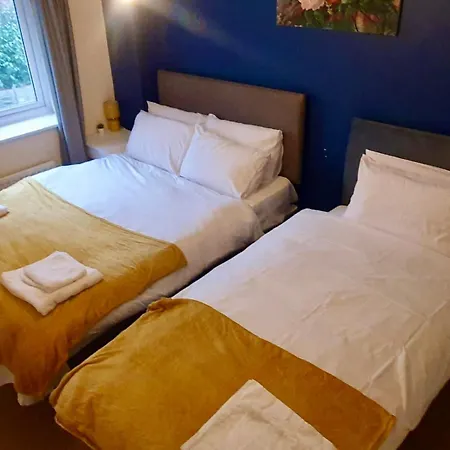 Сasa de vacaciones Amila House Manchester, Modern, Spacious, Sleeps 9 With Parking Mánchester