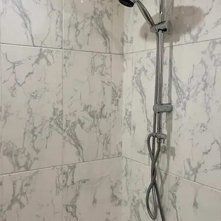 بيت للعطل Tropical Sun Homes - Beautiful Spacious 3 Bed In A Serene Environment With Free Parking For 2 Cars