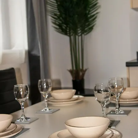 Ideal For Groups - 2 Bedroom - Free Parking, Transit Links, Close To Stadiums Manchester