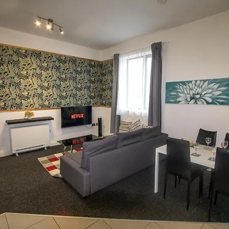 Ideal For Groups - 2 Bedroom - Free Parking, Transit Links, Close To Stadiums * Manchester