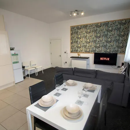 Ideal For Groups - 2 Bedroom - Free Parking, Transit Links, Close To Stadiums *