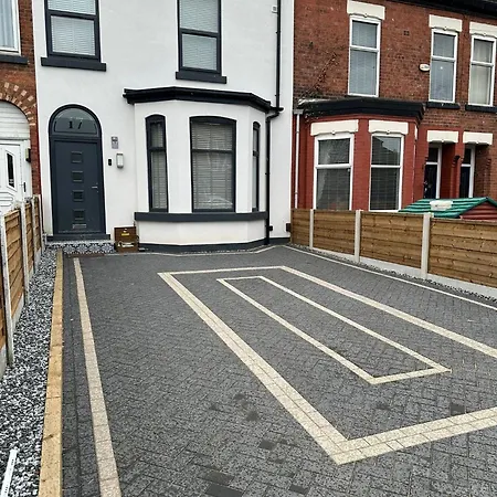 Luxury 6 Bed Near Centre With Cinema & Games 5 Bathrooms Manchester