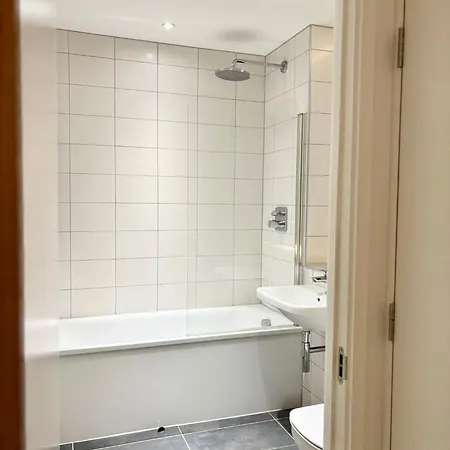 Entire Modern In Centre شقة مانشستر