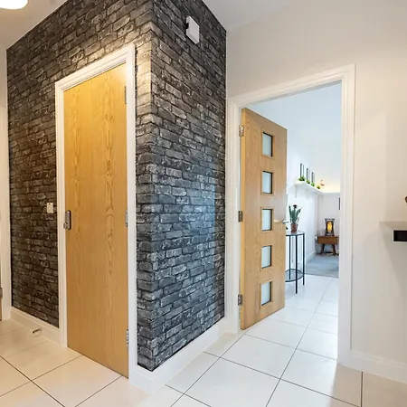 Waters Way - Free Secure Parking *