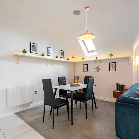 Waters Way - Free Secure Parking * Manchester