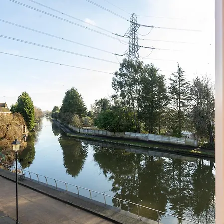 Apartment Waters Way - Free Secure Parking