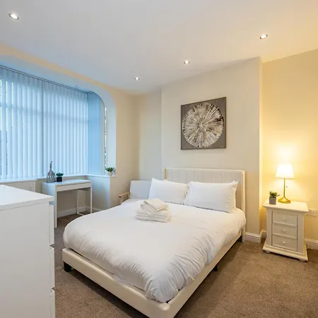 Holiday home Windmill House- Close To Motorway & Co-op Live Manchester