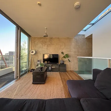 Apartment Centre Rooftop With Free Secure Parking