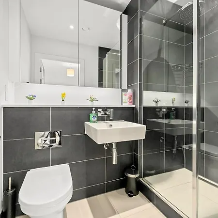 Modern Highrise Luxury Apartament