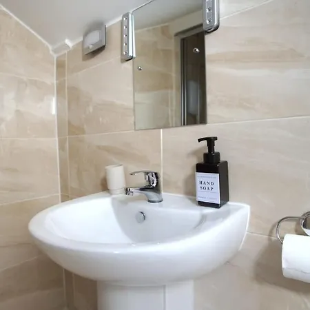 Holiday home Sleeps 18 Lovely Mcr By Superhost Manchester