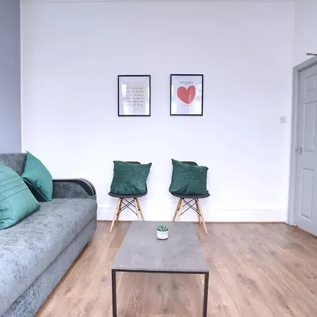 Sleeps 18 Lovely Mcr By Superhost Holiday home