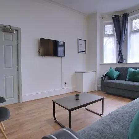 Sleeps 18 Lovely Mcr By Superhost Holiday home