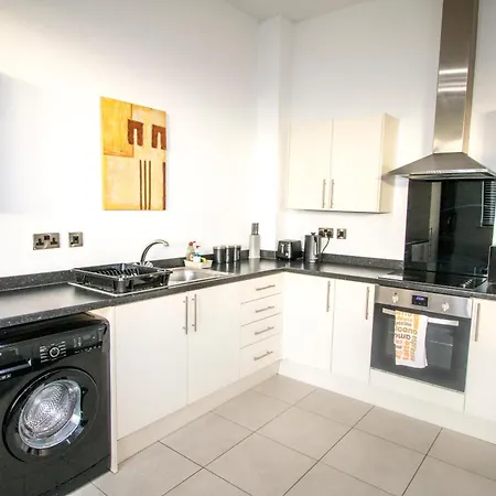 Spacious 2br Flat Stadium Links Apartmán *