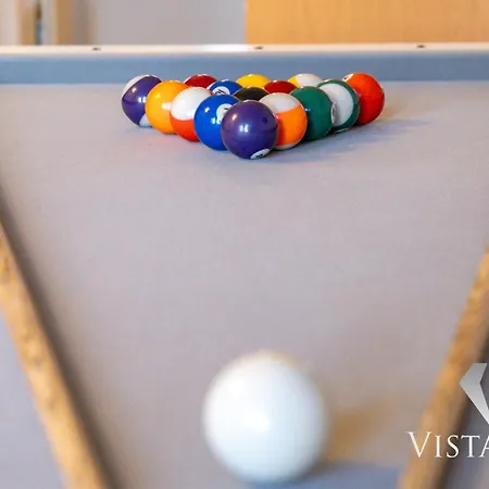 4 Bed House By Vista Short Lets & Serviced With Pool Table, Free Parking & Near * Manchester