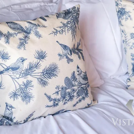 Casa de Férias 4 Bed House By Vista Short Lets & Serviced With Pool Table, Free Parking & Near Manchester