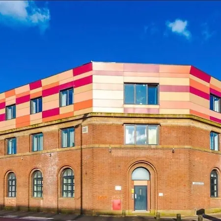 Quay House - Salford - 2bdr Sleeps 7, Spacious & Quiet - Free Parking - Close To Centre, United & The Lowry 曼彻斯特