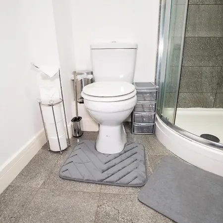 Quay House - Salford - 2bdr Sleeps 7, Spacious & Quiet - Free Parking - Close To Centre, United & The Lowry * 曼彻斯特