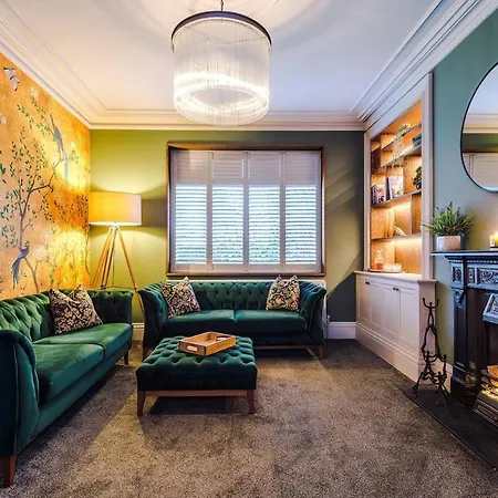 Unique In Northenden Urban Oasis Sleeps 8