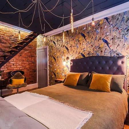 Unique In Northenden Urban Oasis Sleeps 8