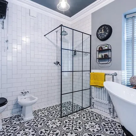 Unique In Northenden Urban Oasis Sleeps 8 Сasa de vacaciones