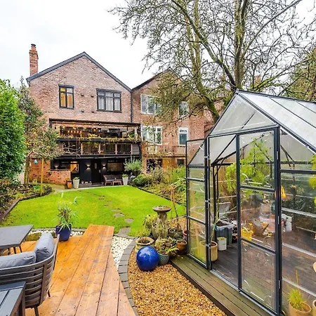 Unique In Northenden Urban Oasis Sleeps 8