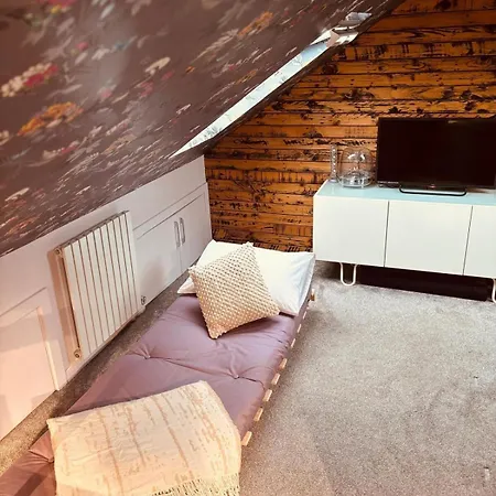 Unique In Northenden Urban Oasis Sleeps 8 *