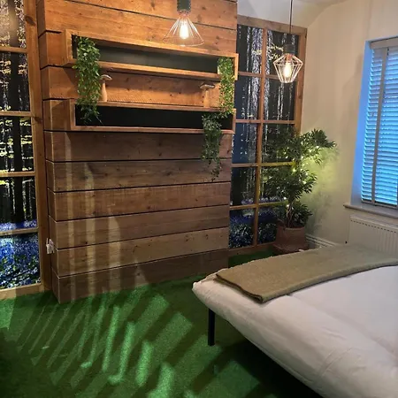 Unique In Northenden Urban Oasis Sleeps 8 Сasa de vacaciones Mánchester