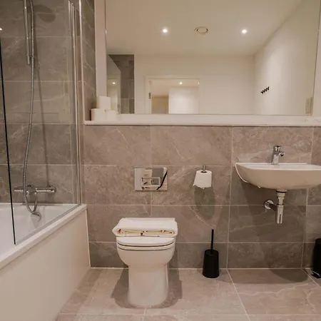 Bianco 2br With Views * Manchester