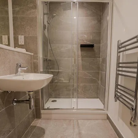 Bianco 2br With Views Manchester