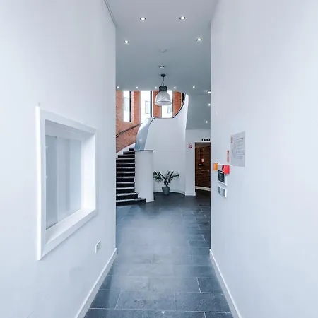 Sleeps 8, Free Parking, Stunning In Salford Quays, Perfect For Groups, Long Term Disc アパート *