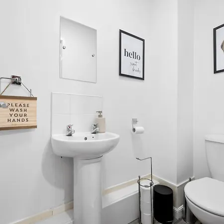 Holiday home Lovely 3bedroom House, 7mins Drive To Center, Etihad Stadium & Coop Live Arena *