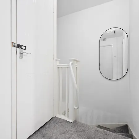 Lovely 3bedroom House, 7mins Drive To Center, Etihad Stadium & Coop Live Arena *