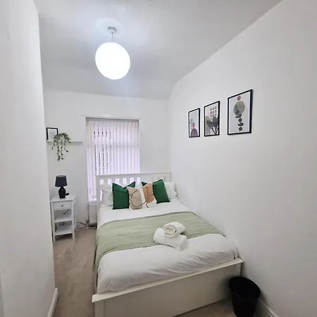 Stylish Close To Etihad, Coop Live, Centre, Ideal For Groups, Families & Work, Free Parking *