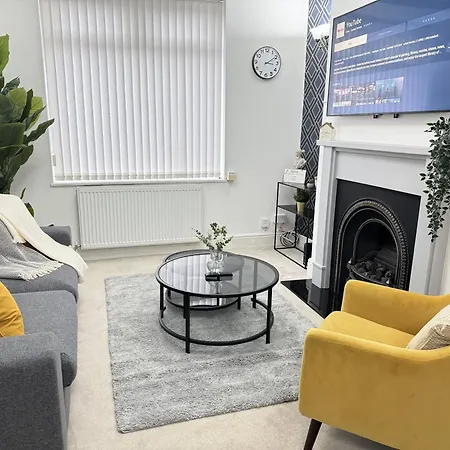 Feriehus Modern House Close To Etihad, Coop Live, Centre, Ideal For Groups, Families & Work, Free Parking *