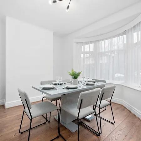 Garden Free Parking 10 Min To & Etihad! Semesterbostad Manchester