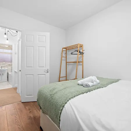 Semesterbostad Garden Free Parking 10 Min To & Etihad! Manchester