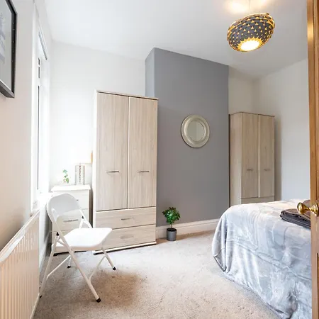 Urban Haven Hall Luxury Rusholme, Near Centre Hospitals