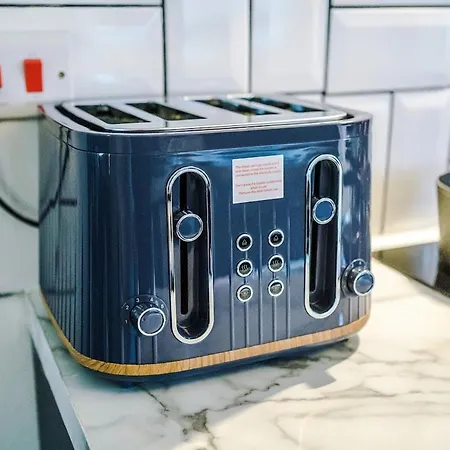 Apartment Free Park, Sleeps 8, Stunning In Salford, Long Term Disc, Perfect For Groups Manchester