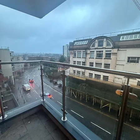 Adelphi Wharf By Beehosting * Mánchester