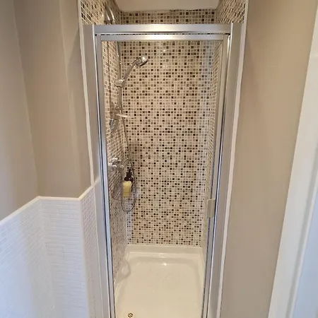 Cute 3 Bedroom House Near Etihad Stadium And Coop Arena With Parking *