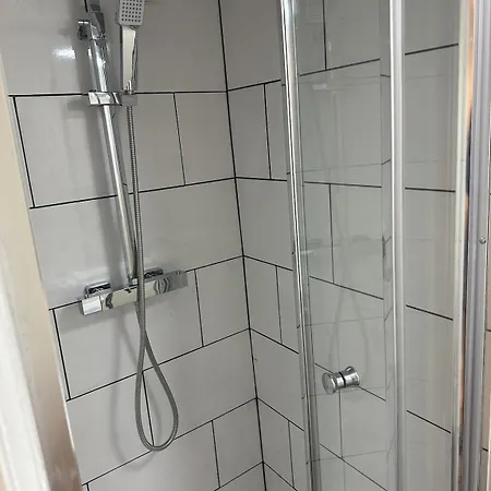 Newly Built Private Ensuite Apartman